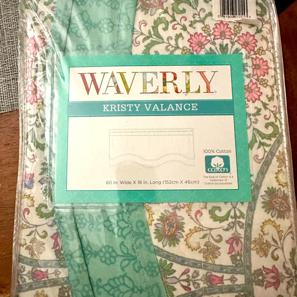 NWT- Waverly Kristy valence for girls room